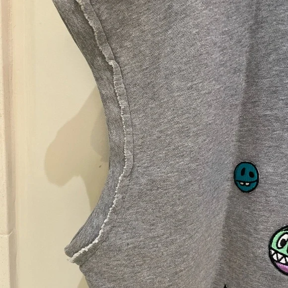 Mira Mikati NWT size 36Sweatshirt with hood and appliqués 3-D, awesome colors.